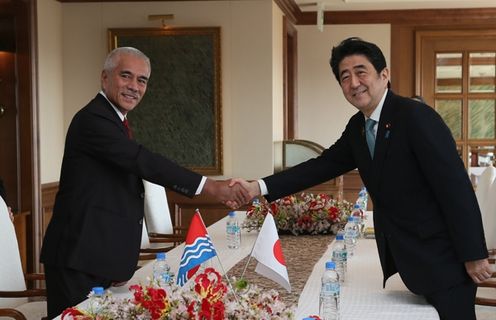 Photograph of the Japan-Kiribati Summit Meeting
