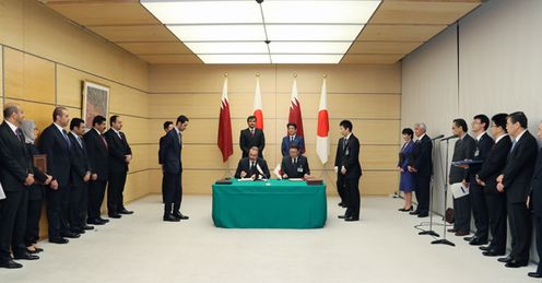 Photograph of the leaders attending the signing ceremony (3)