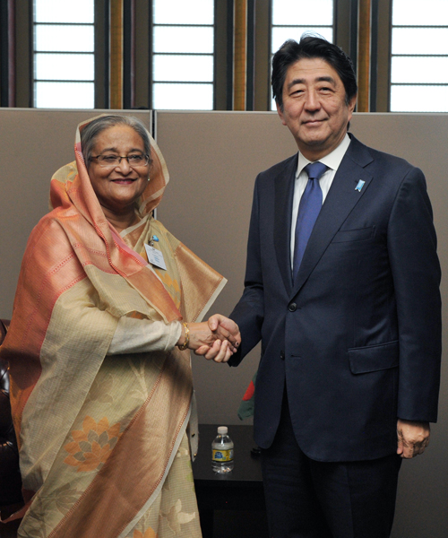 Photograph of the Prime Minister shaking hands with the Prime Minister of Bangladesh