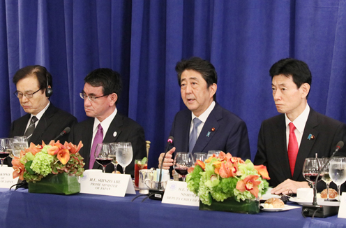 Photograph of the Japan-U.S.-ROK Trilateral Summit Meeting (2)