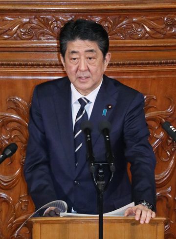 Photograph of the Prime Minister answering questions (3)