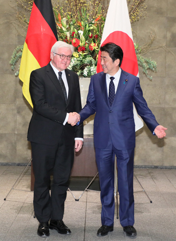 Photograph of the Prime Minister welcoming the President of Germany