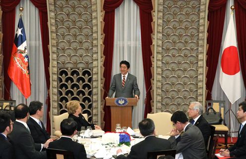 Photograph of the Prime Minister delivering an address at the dinner banquet (2)