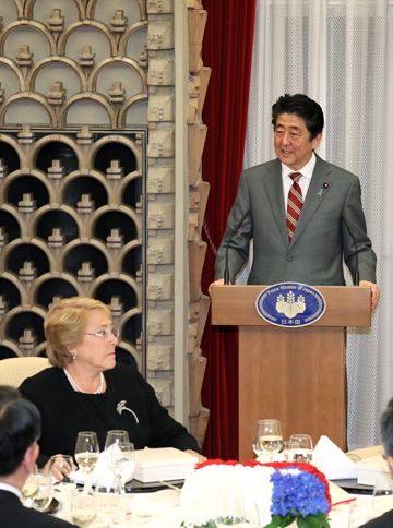 Photograph of the Prime Minister delivering an address at the dinner banquet (3)