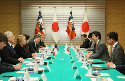 Photograph of the Japan-Chile Summit Meeting