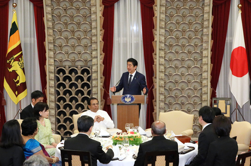 Photograph of the Prime Minister delivering an address at the dinner banquet (3)