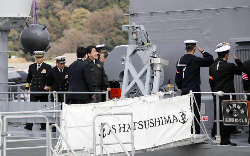 Photograph of the Prime Minister touring the minesweeper J.S. Hatsushima  (minesweeper) (5)