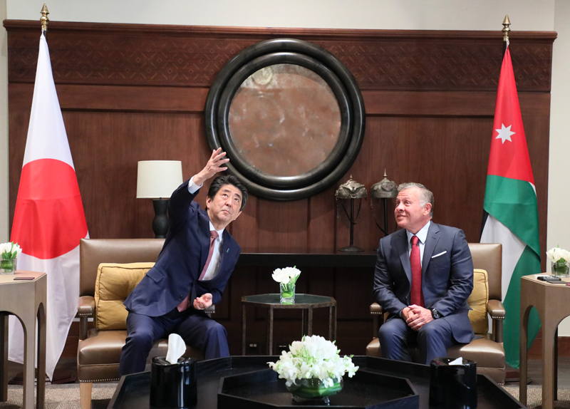 Photograph of the Prime Minister exchanging greetings with the King of Jordan