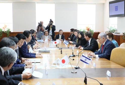 Photograph of the Japan-Israel Summit Meeting
