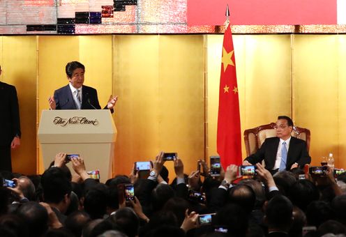 Photograph of the Prime Minister delivering an address at the welcome reception for the Premier of the State Council of China