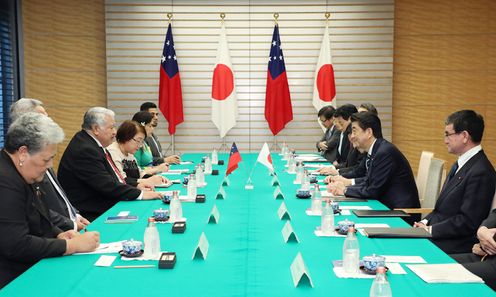 Photograph of the Japan-Samoa Summit Meeting