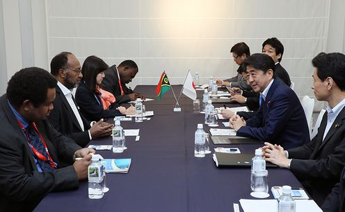 Photograph of the Japan-Vanuatu Summit Meeting