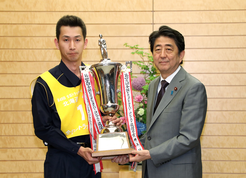 Photograph of the Prime Minister presenting a trophy