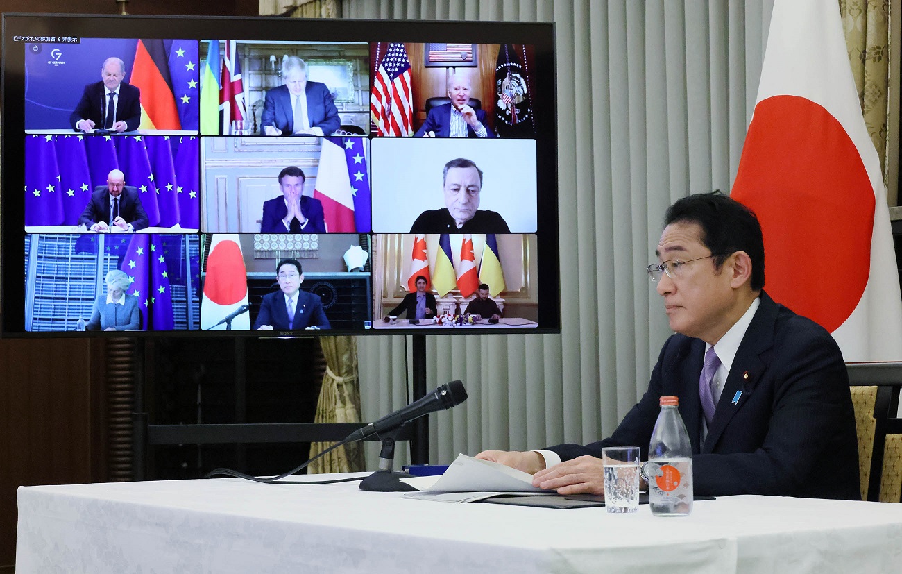 Photograph of the Prime Minister attending a video conference (3)