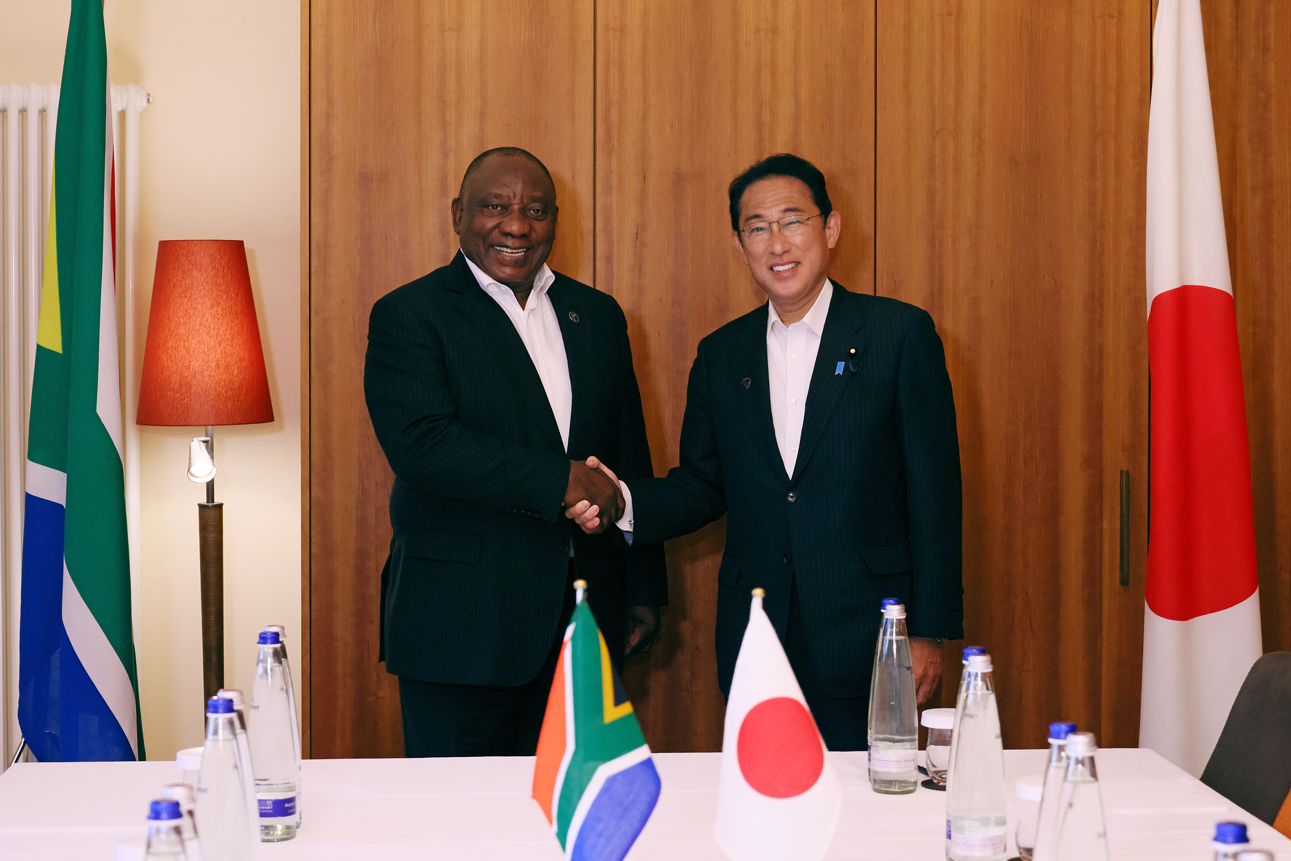 Photograph of the Prime Minister holding a meeting with South African President Cyril Ramaphosa (1)