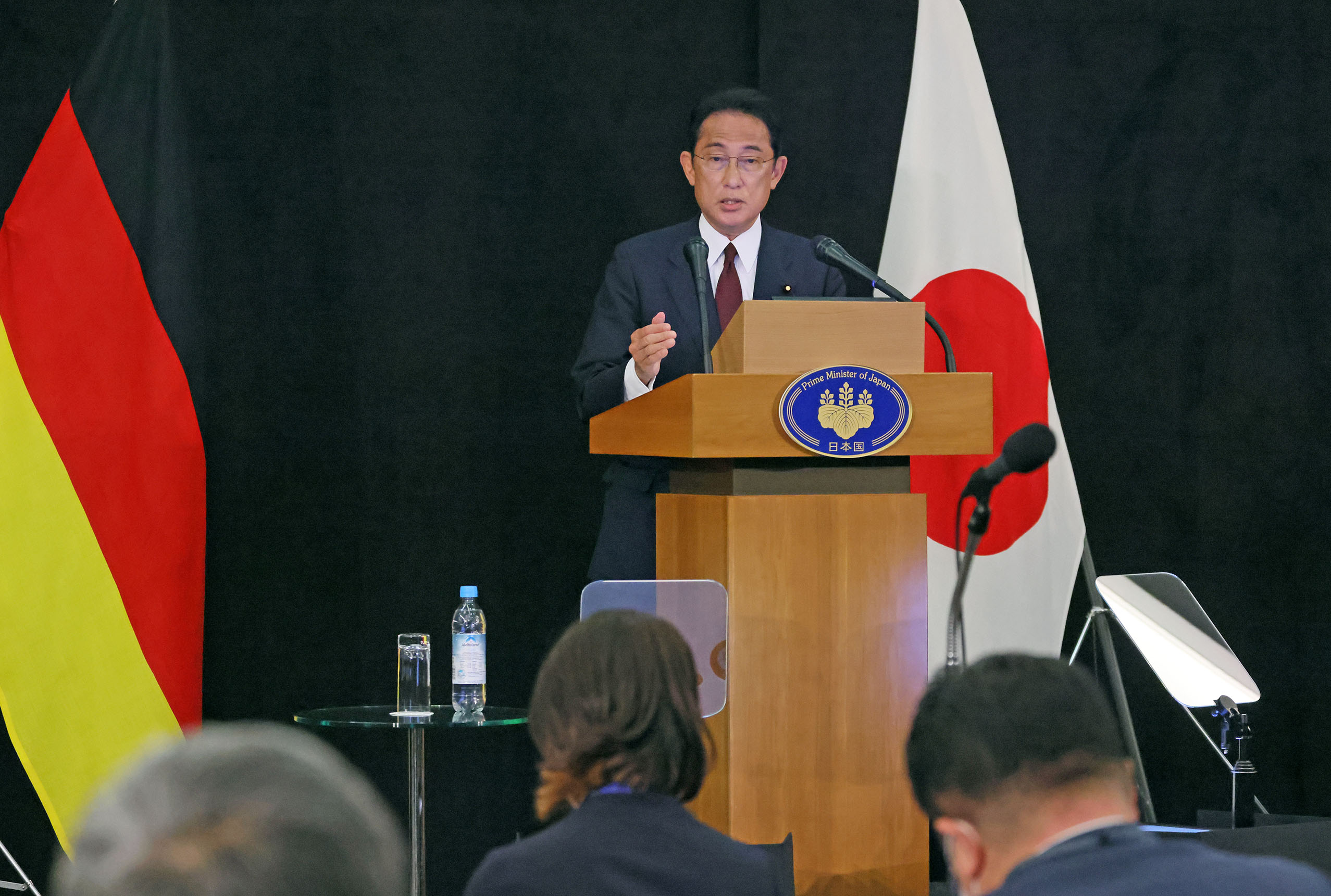 Photograph of a press conference for Japanese and overseas media (5)