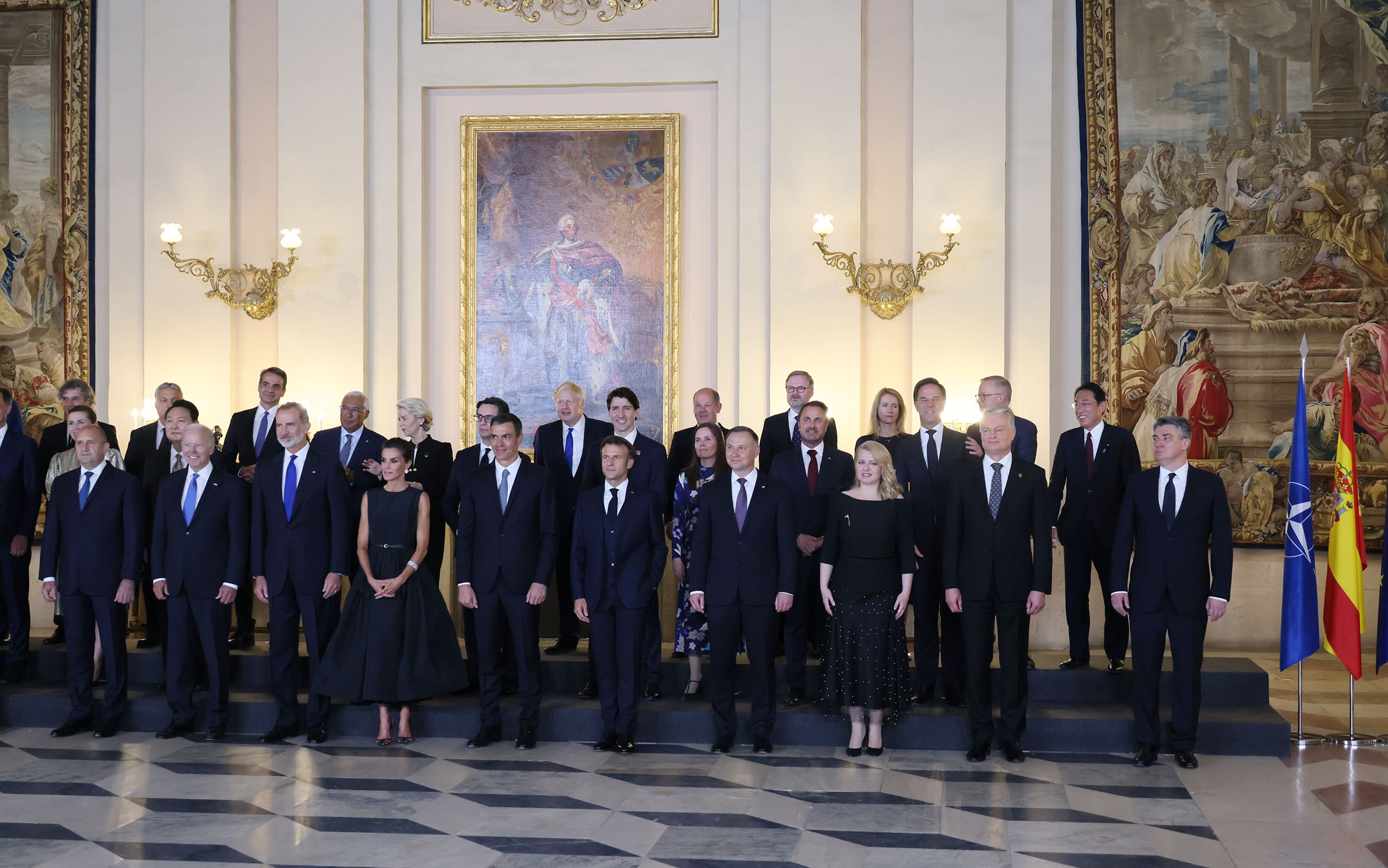 Photograph of a photo session in a dinner hosted by H.M. King Felipe VI (3)