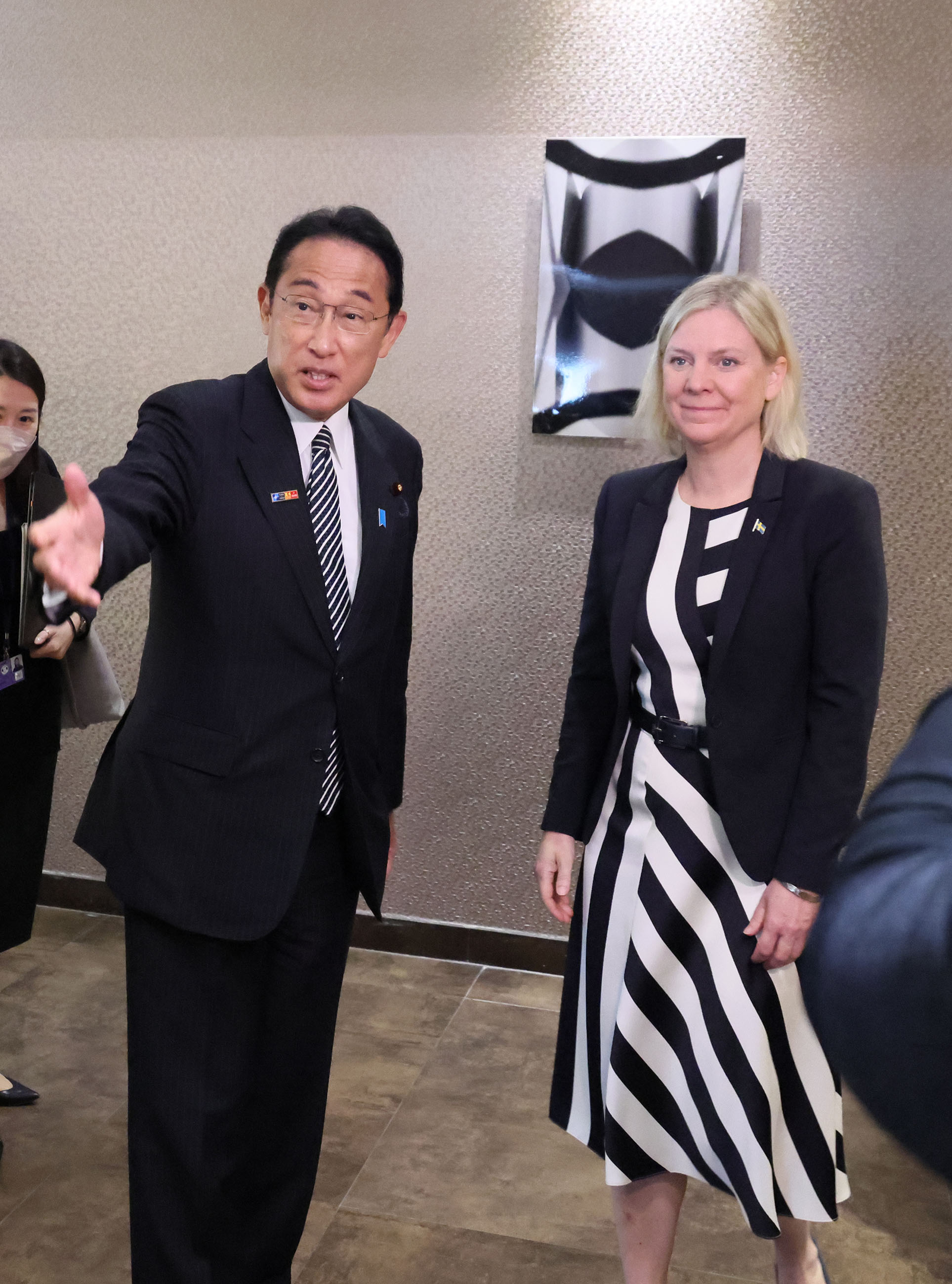 Prime Minister Kishida holding a meeting with Swedish Prime Minister Andersson (1)