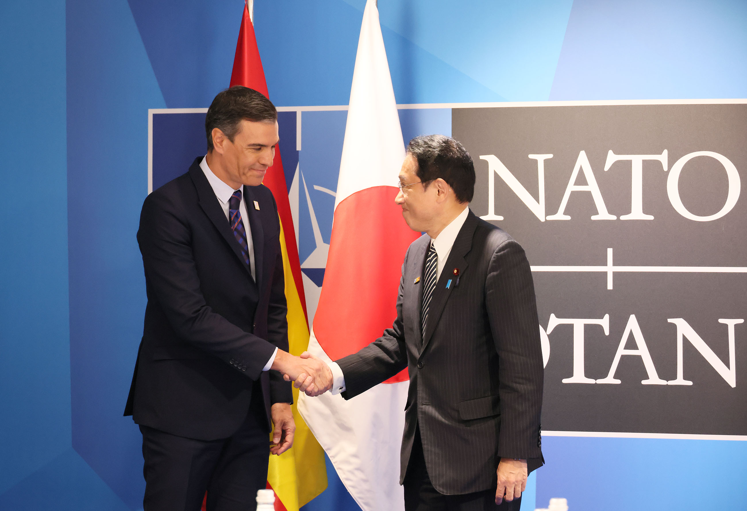 Prime Minister Kishida holding a meeting with Spanish President Sánchez (1)