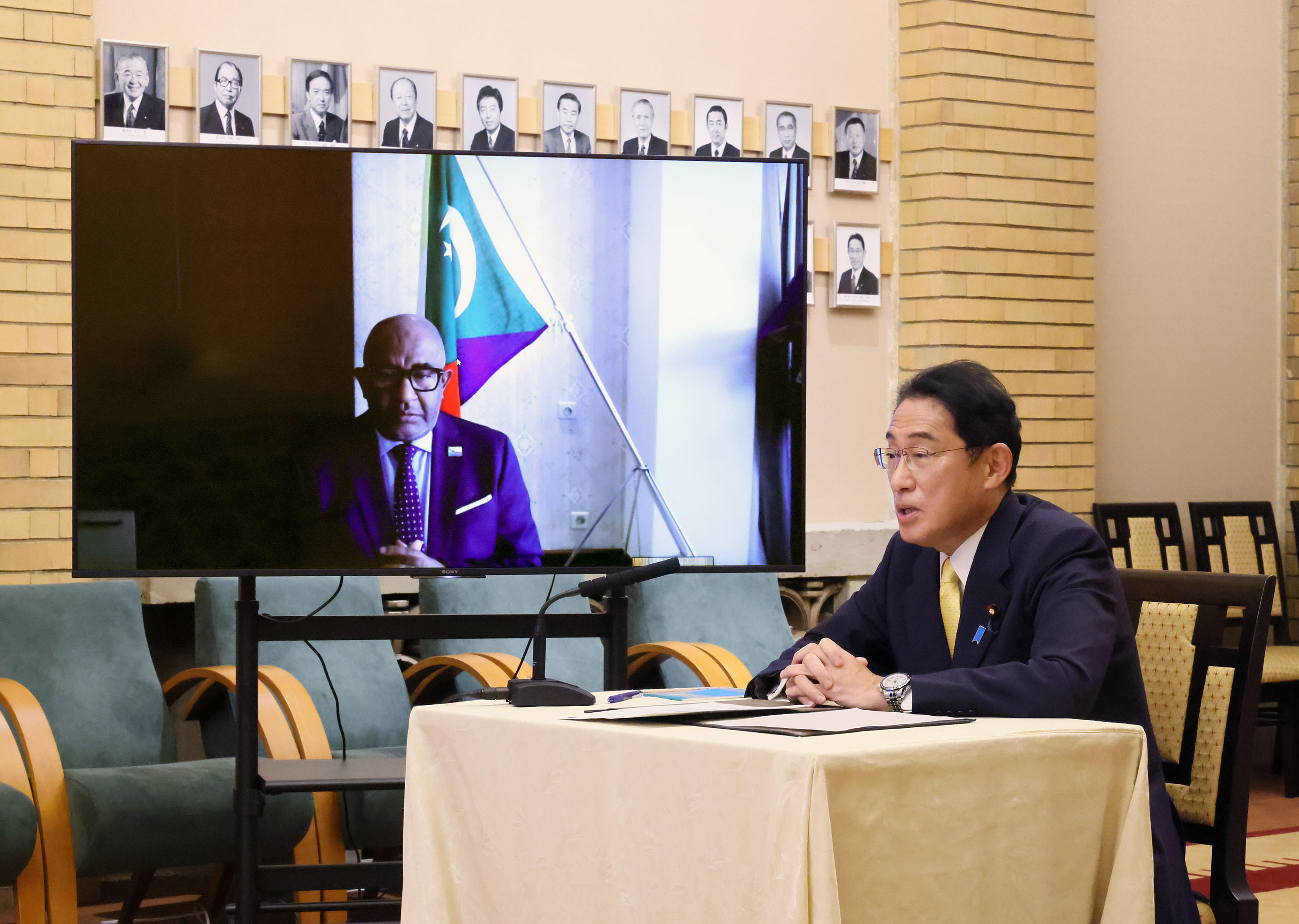 Photograph of the Japan-Comoros video conference summit meeting (1)