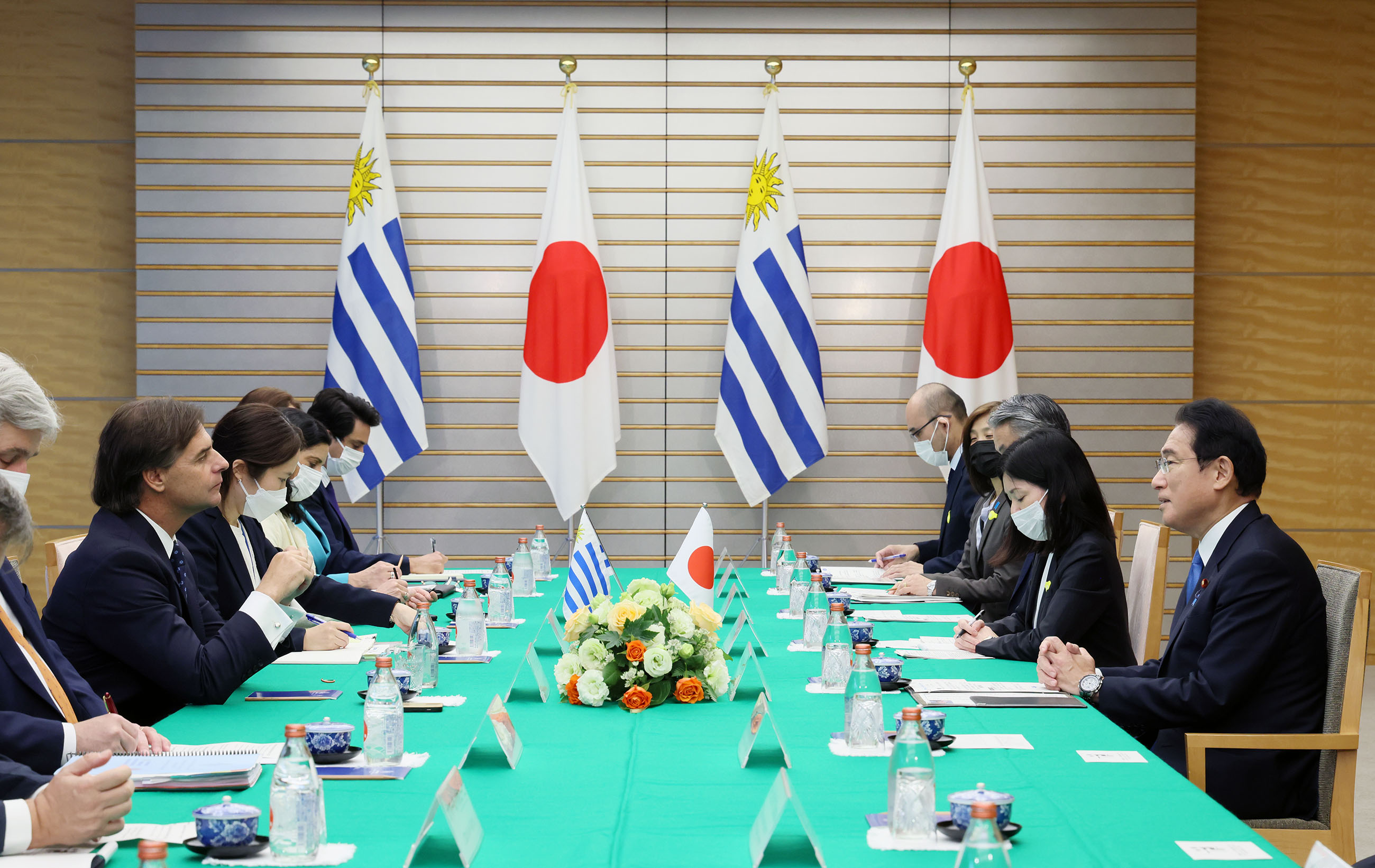 Photograph of the Japan-Uruguay Summit Meeting (3)