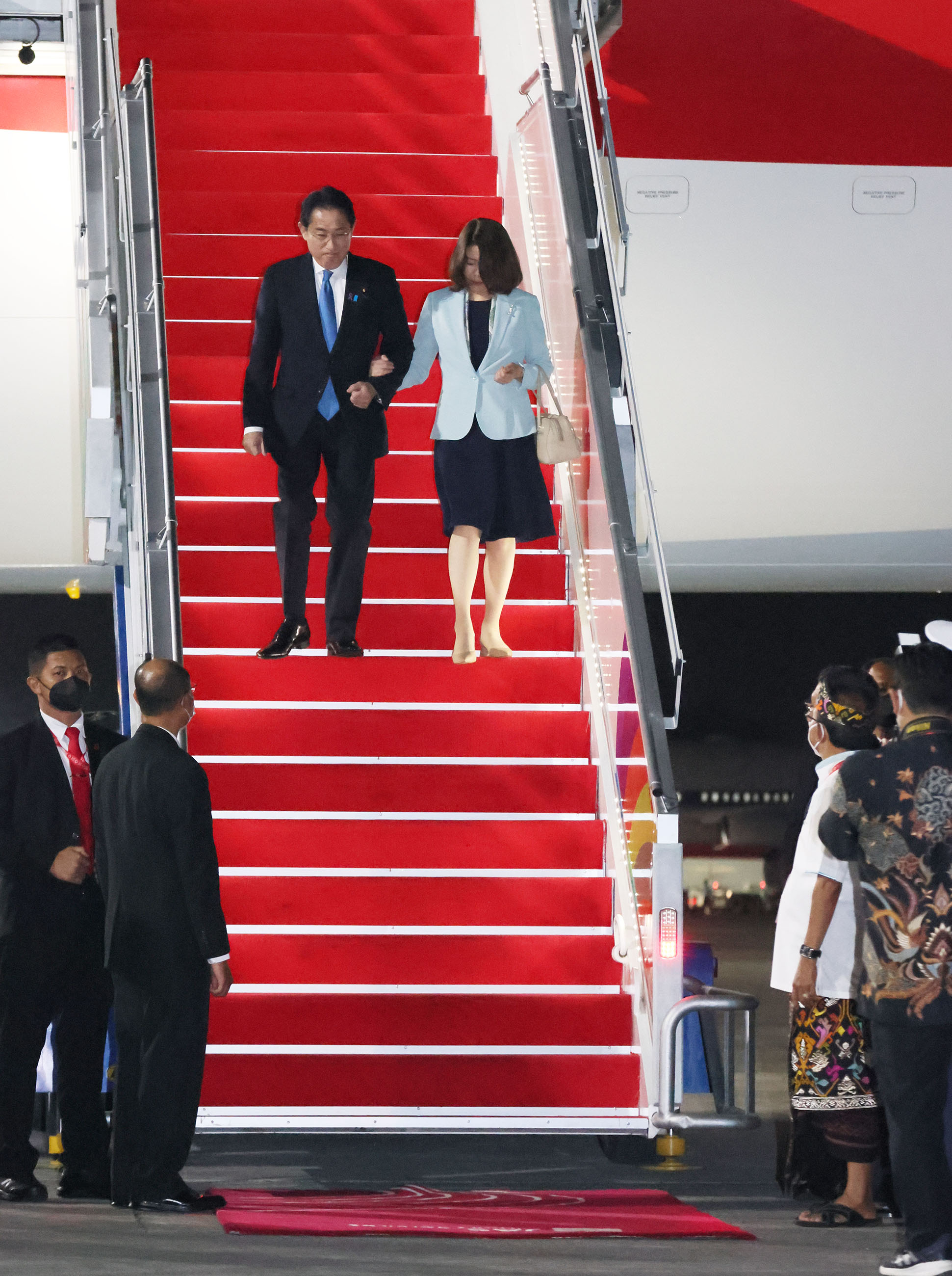Prime Minister Kishida arriving in Indonesia (1)