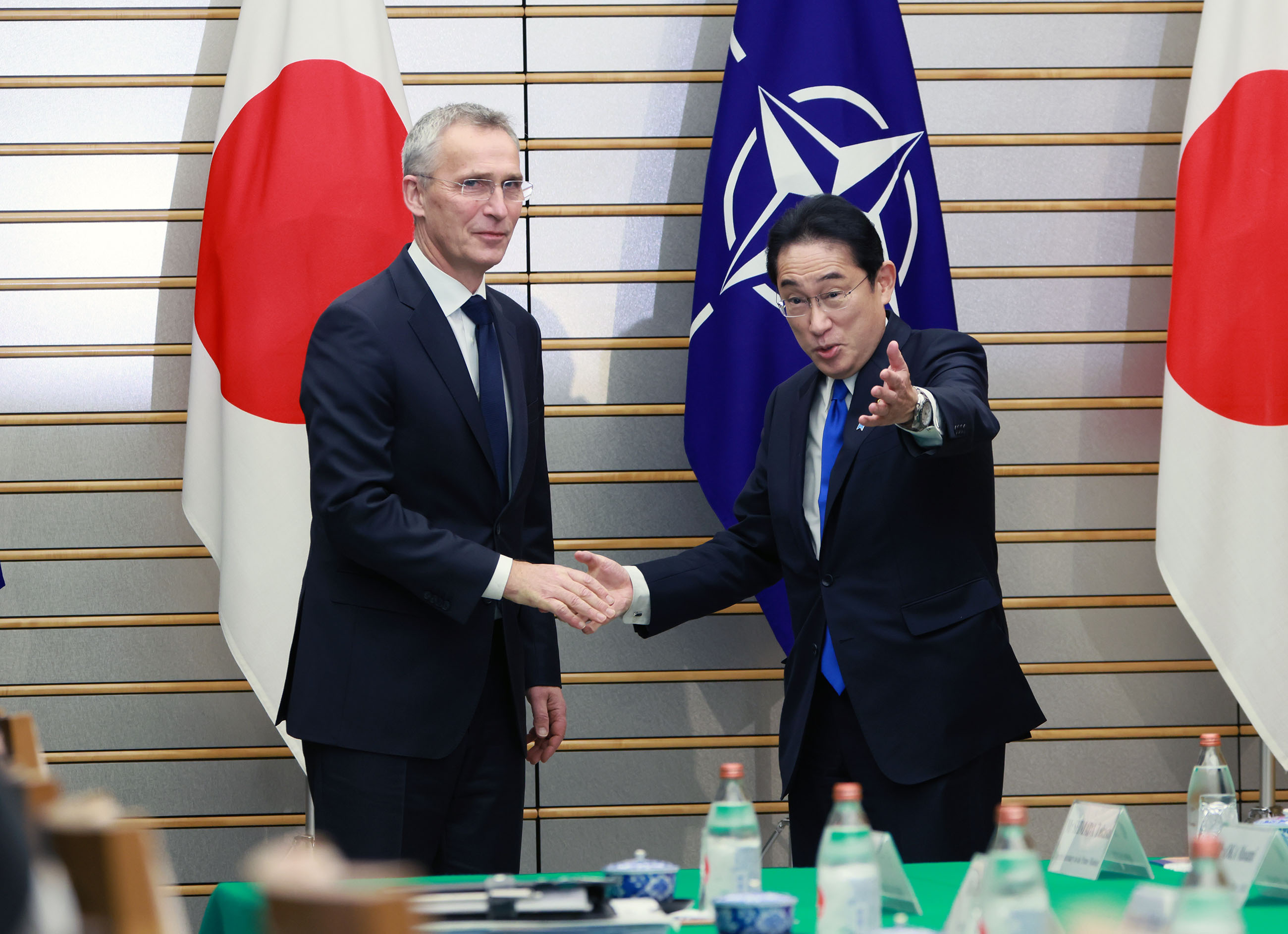 Prime Minister Kishida shaking hands with NATO Secretary General (3)