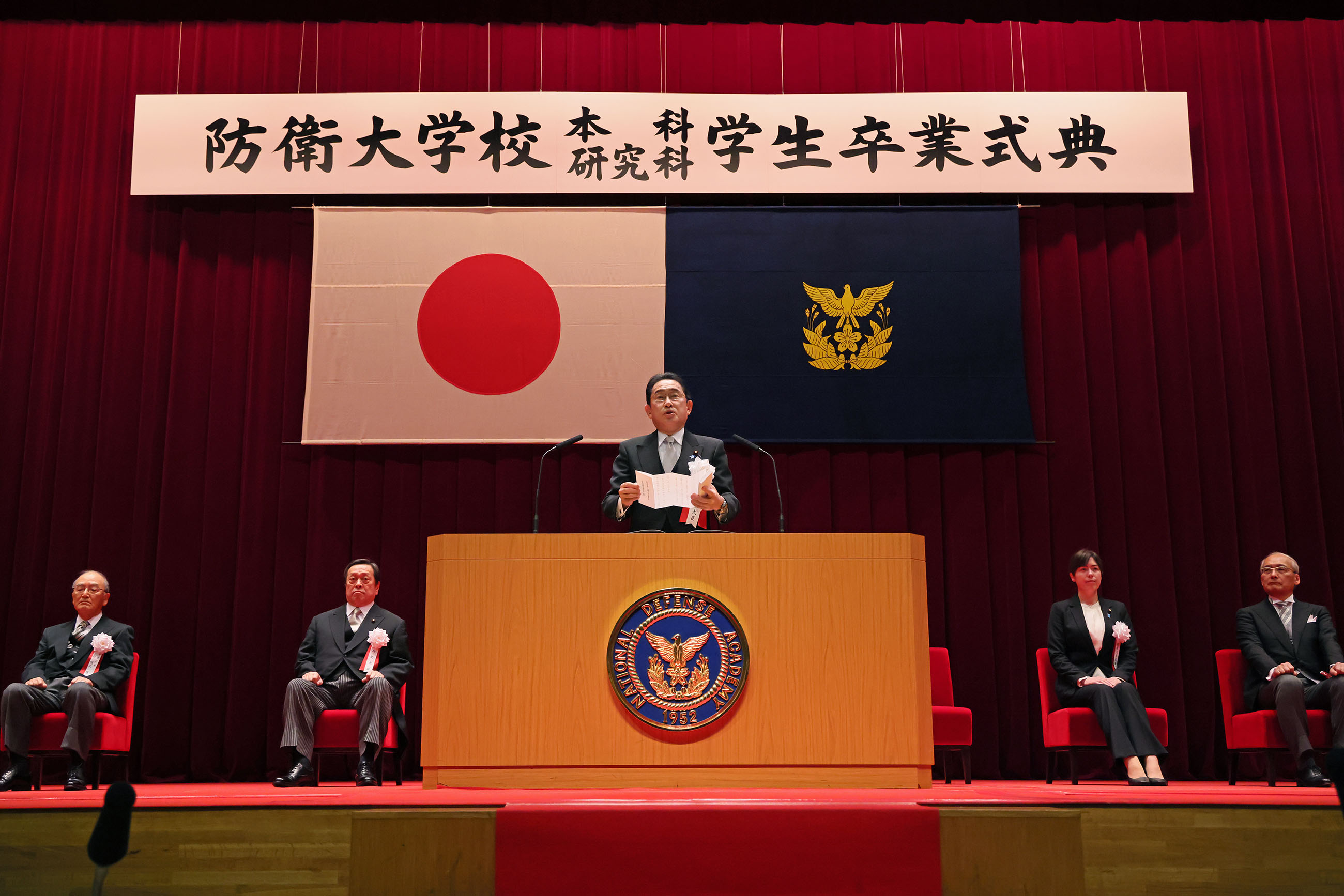 Prime Minister Kishida delivering a commencement address (1)
