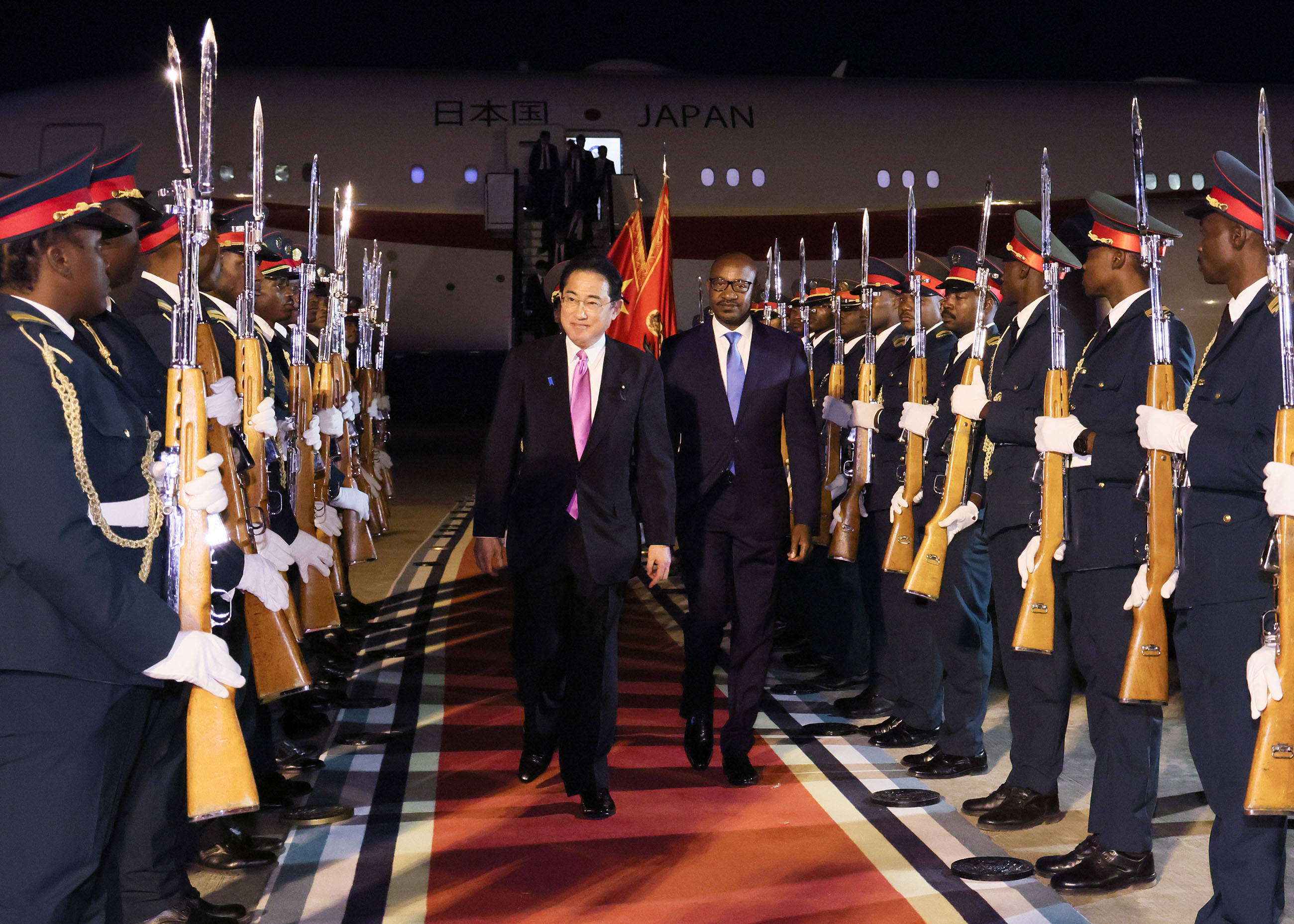 Prime Minister Kishida arriving in Mozambique (3)