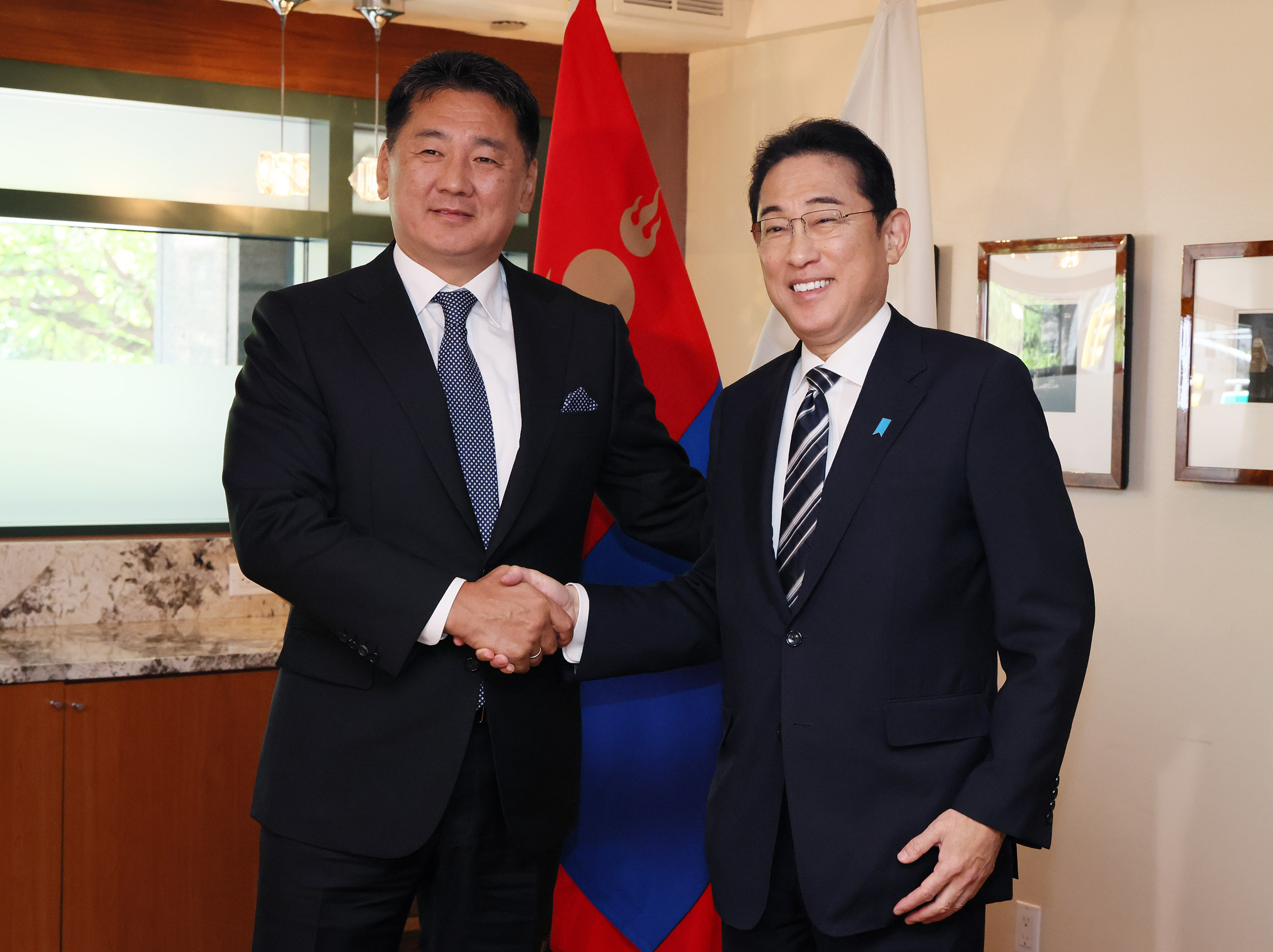 Japan-Mongolia Leaders’ Working Lunch (2)