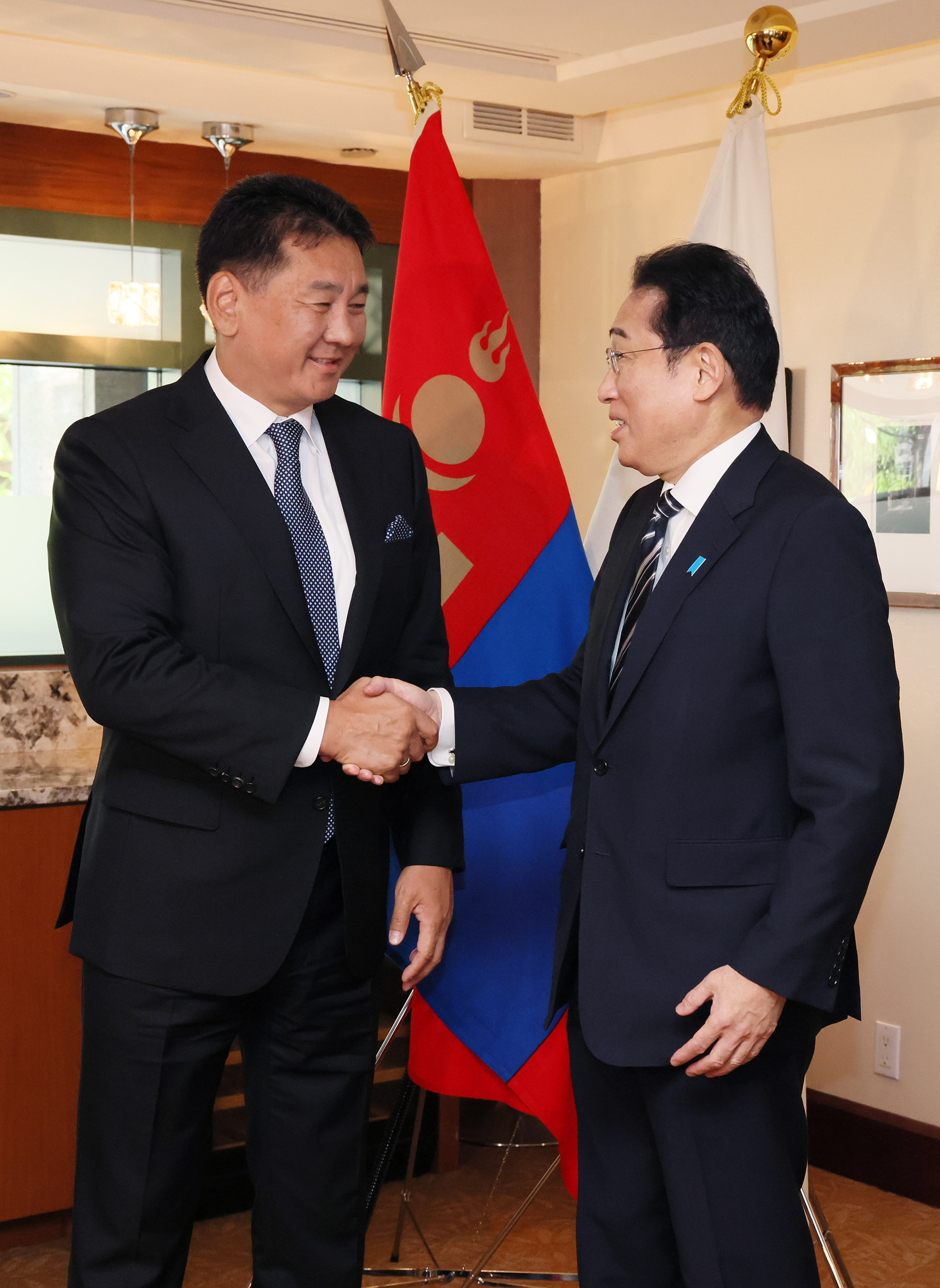 Japan-Mongolia Leaders’ Working Lunch (3)
