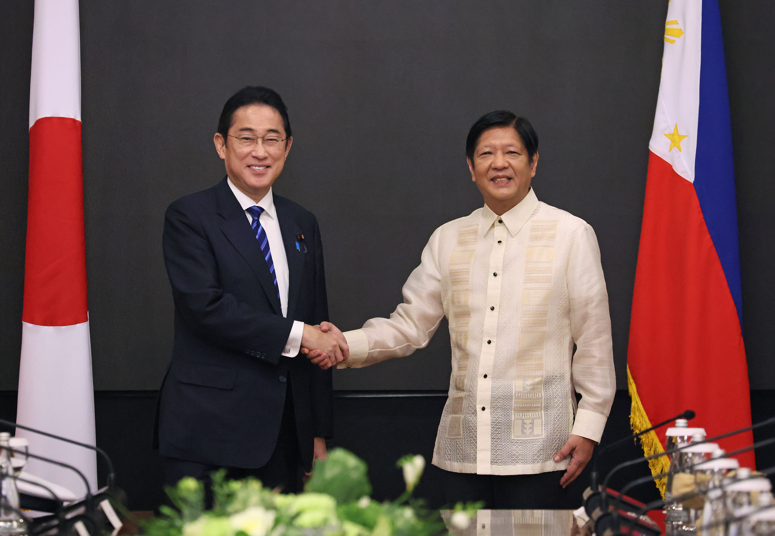 Japan-Philippines Summit meeting (1)