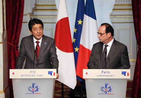 Photograph of the Japan-France joint press announcement (2)