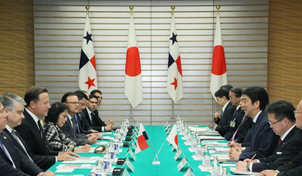 Photograph of the Japan-Panama Summit Meeting