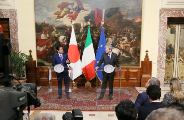 Photograph of the Japan-Italy joint press announcement (2)