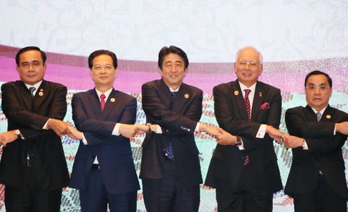 Photograph of the ASEAN-Japan Summit Meeting (2)