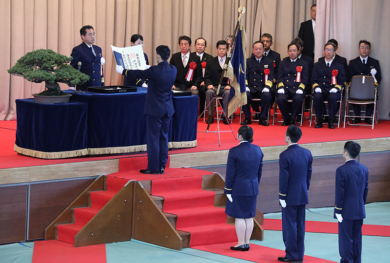 Photograph of the Prime Minister overseeing the graduation ceremony