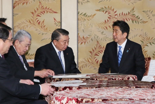 Photograph of the Prime Minister at the meeting (2)