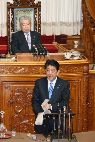 Photograph of the Prime Minister answering questions at the plenary session of the House of Councillors (1)