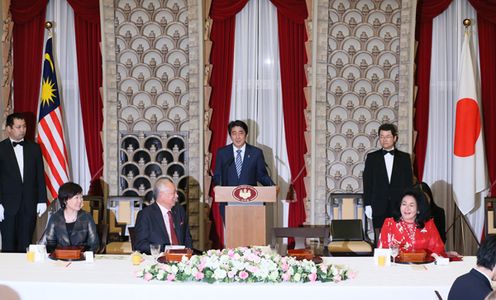 Photograph of the banquet hosted by Prime Minister Abe and Mrs. Abe