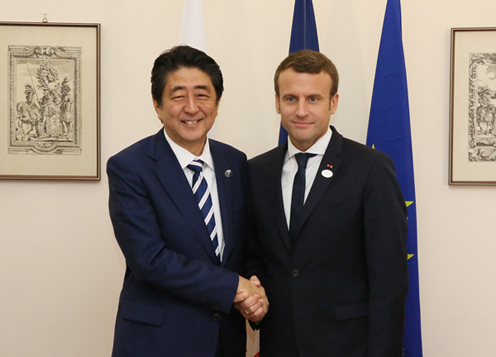 Photograph of the Prime Minister shaking hands with the President of France