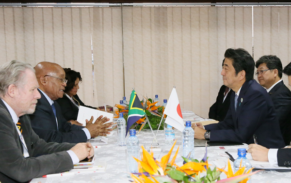 Photograph of the Japan-South Africa Summit Meeting