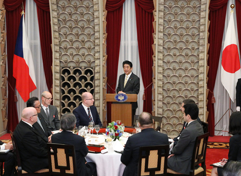 Photograph of the Prime Minister delivering an address at the banquet he hosted (2)
