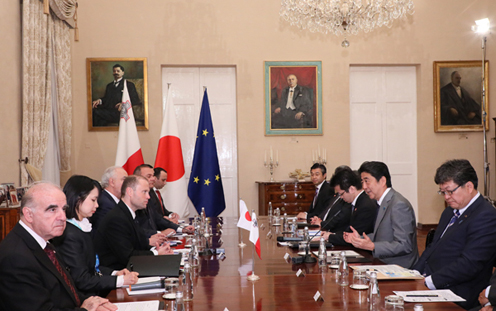Photograph of the Japan-Malta Summit Meeting