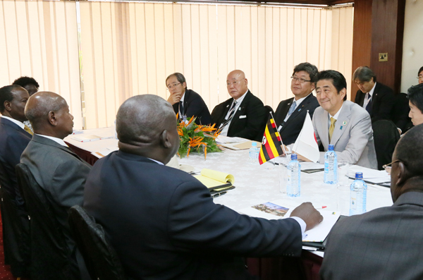 Photograph of the Japan-Uganda Summit Meeting