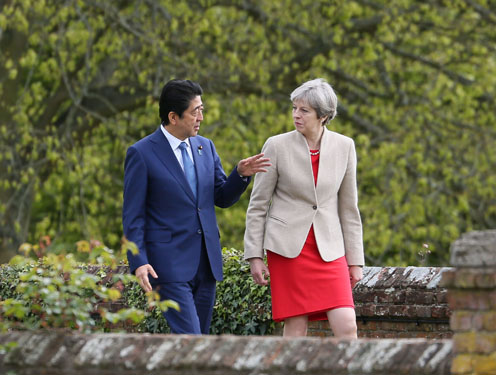 Photograph of the leaders taking a walk in a garden (1)