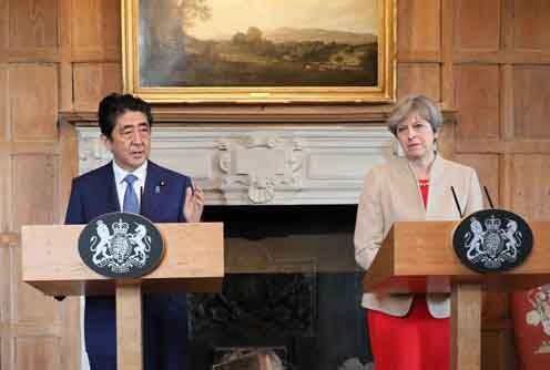 Photograph of the Japan-UK joint press announcement (1)