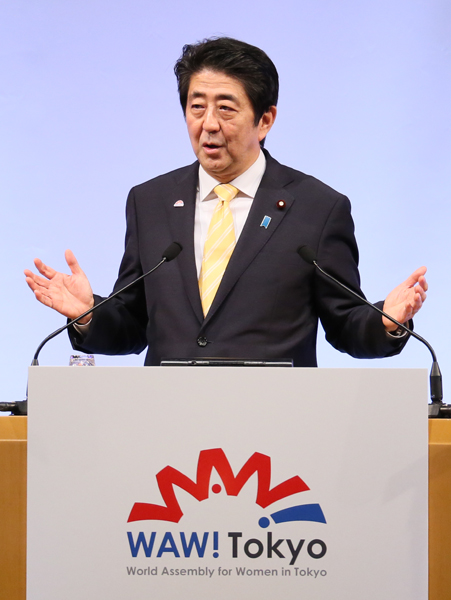 Photograph of the Prime Minister delivering a speech (1)