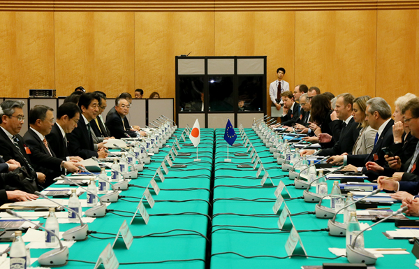 Photograph of the Japan-EU Summit Meeting (plenary meeting)