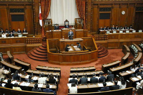 Prime Minister Shinzo Abe attended the plenary session of the House of Councillors.